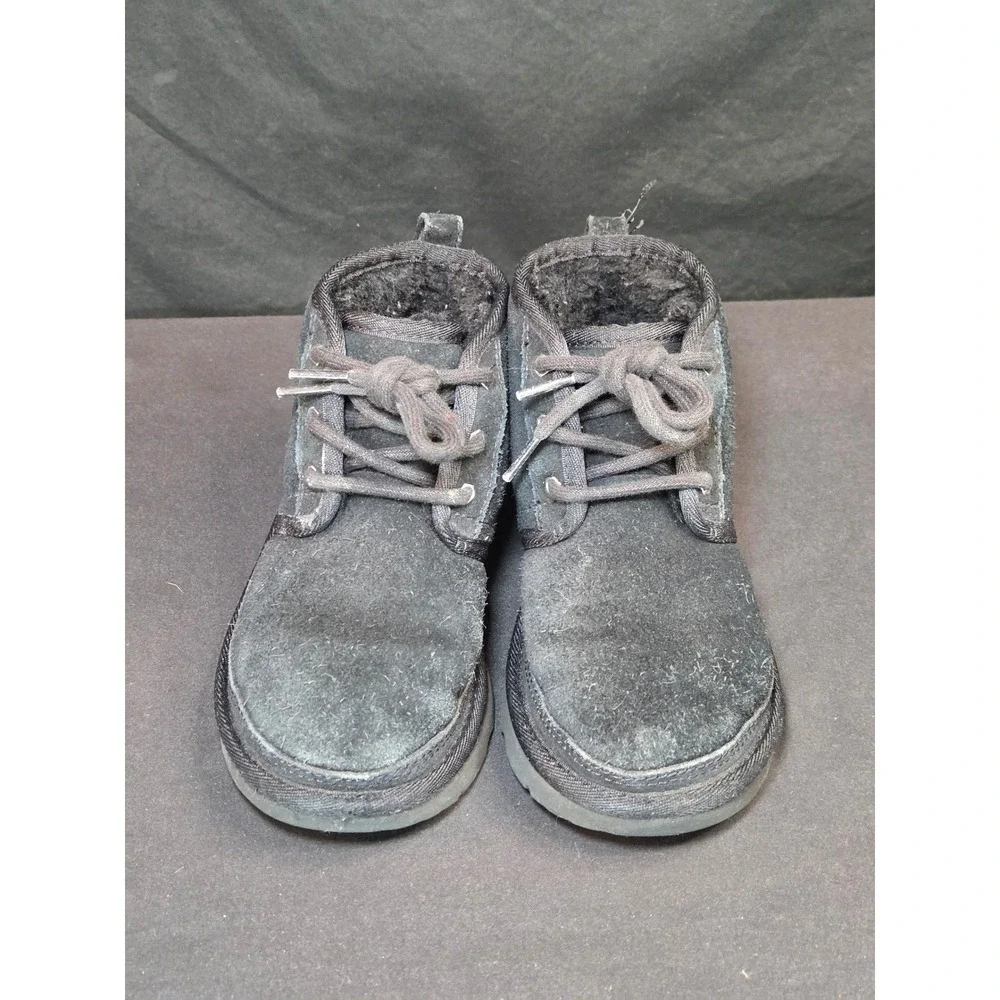 UGG Neumel Black Suede Sheepskin‎ Lined Chukka Boots Kids Size 13 1017320K